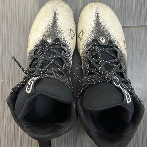 Men’s underarmour football cleats